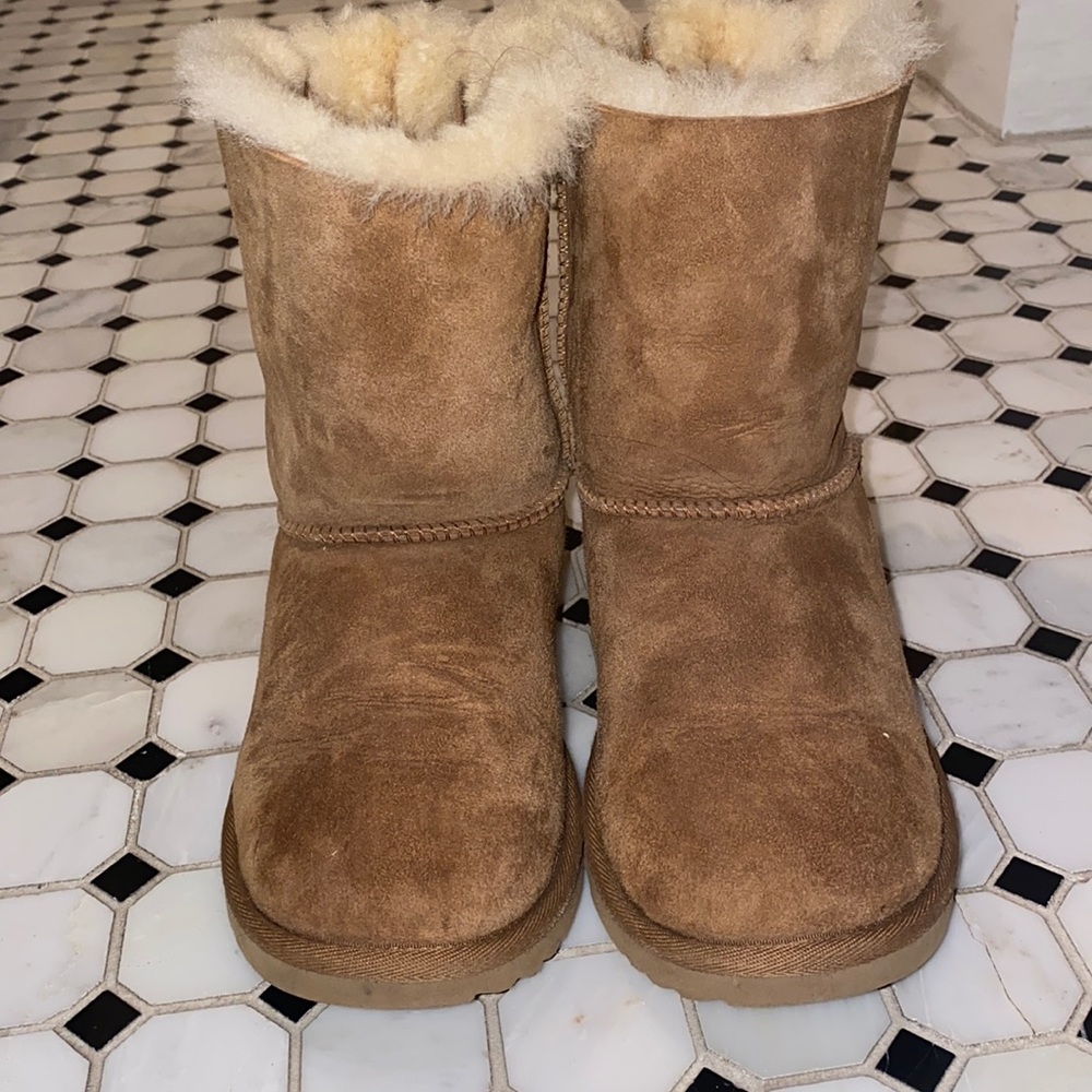 Big Girls UGG Bailey Bow II (4)